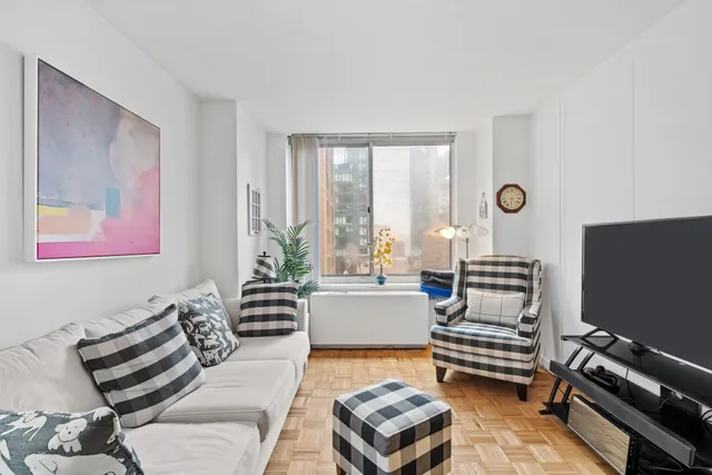 $618,000 | 145 East 48th Street, Unit 14B | Midtown East