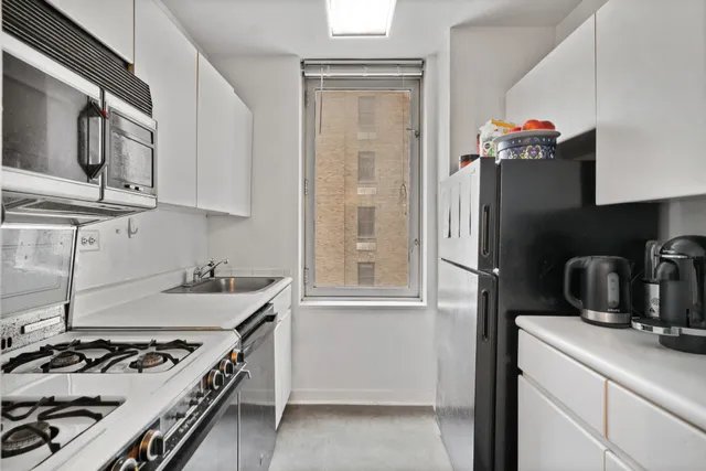 $618,000 | 145 East 48th Street, Unit 14B | Midtown East
