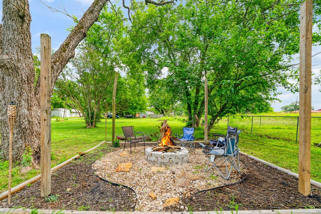 403 Monroe Street Deport, TX 75435 - Photo 3 of 17