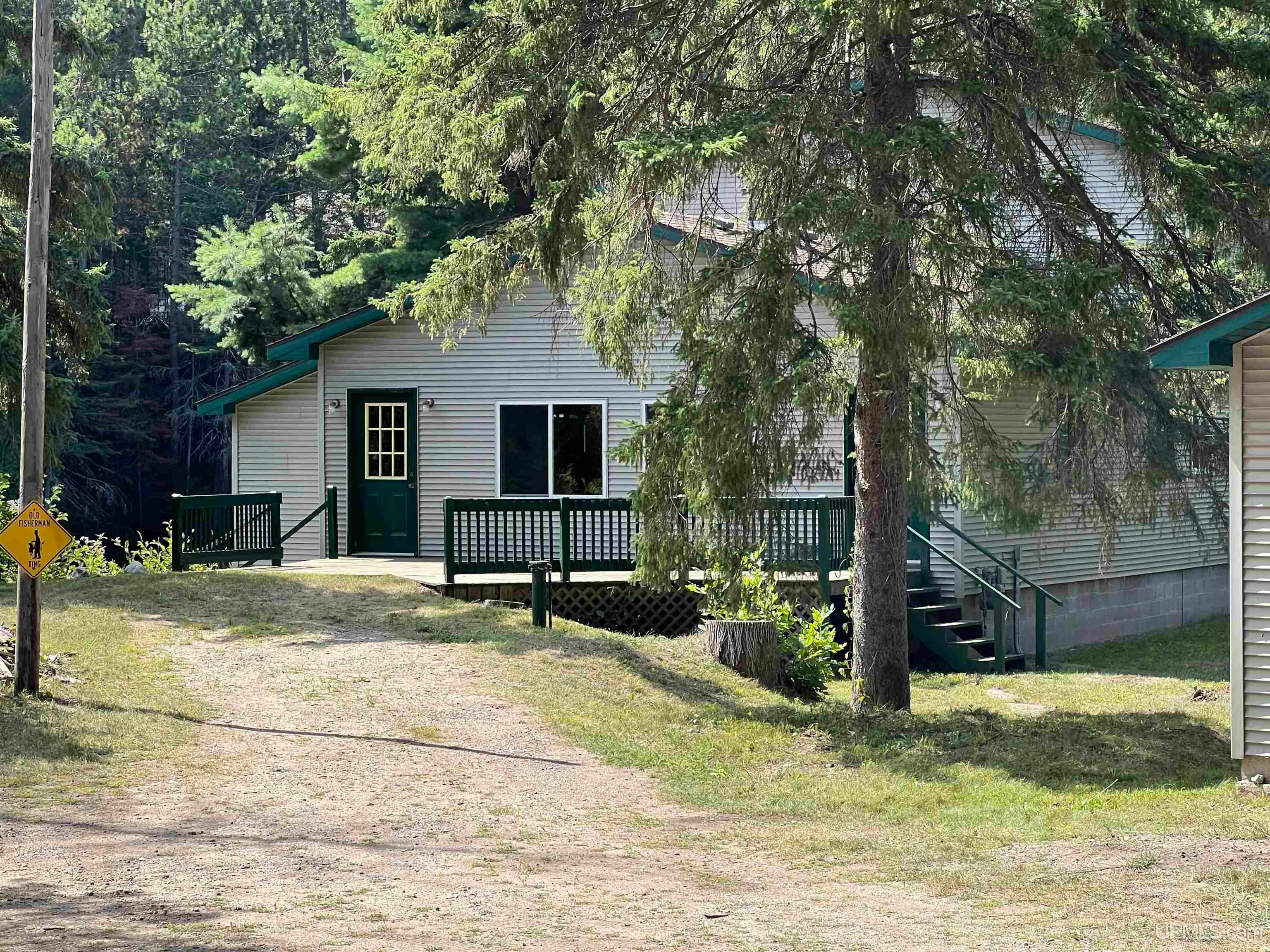 208 Riverside Road Marquette, MI 49855 - Photo 3 of 60 Gallery Image 3