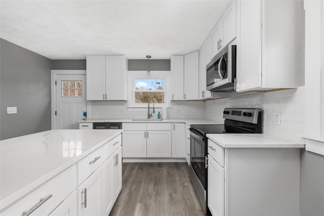 1883 Flat River Road Coventry, RI 02816 - Photo 7 of 49