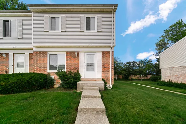 $2,400 | 451 Yorkshire Square, Unit 451, Bolingbrook, IL 60440