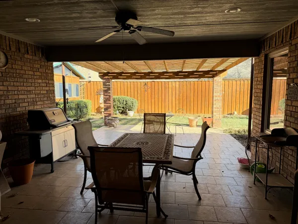 a bunch of flowers in front of flowers