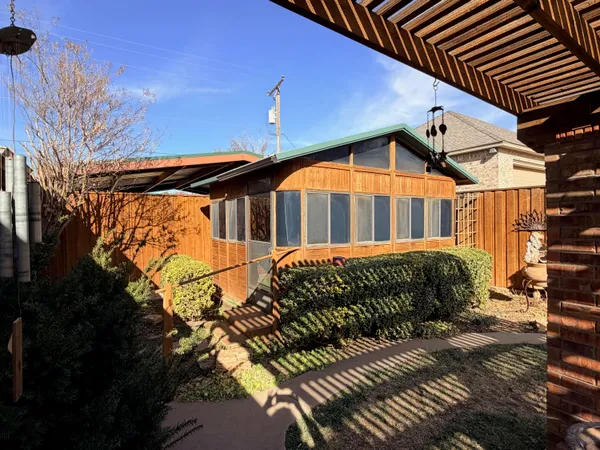 a view of a house with backyard and porch