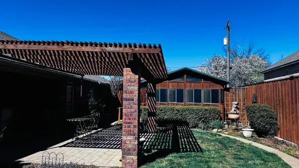 $620,000 | 913 West 9th Street, Idalou, TX 79329