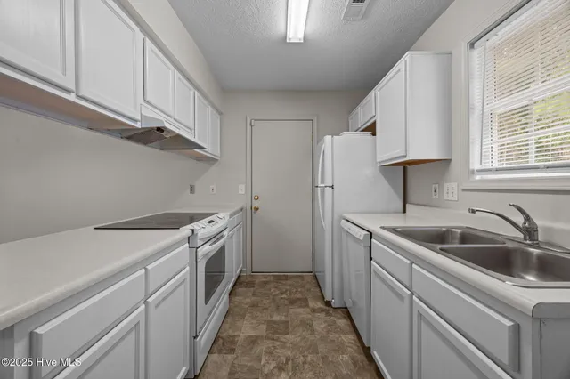 $1,600 | 105 Providence Drive, Jacksonville, NC 28546