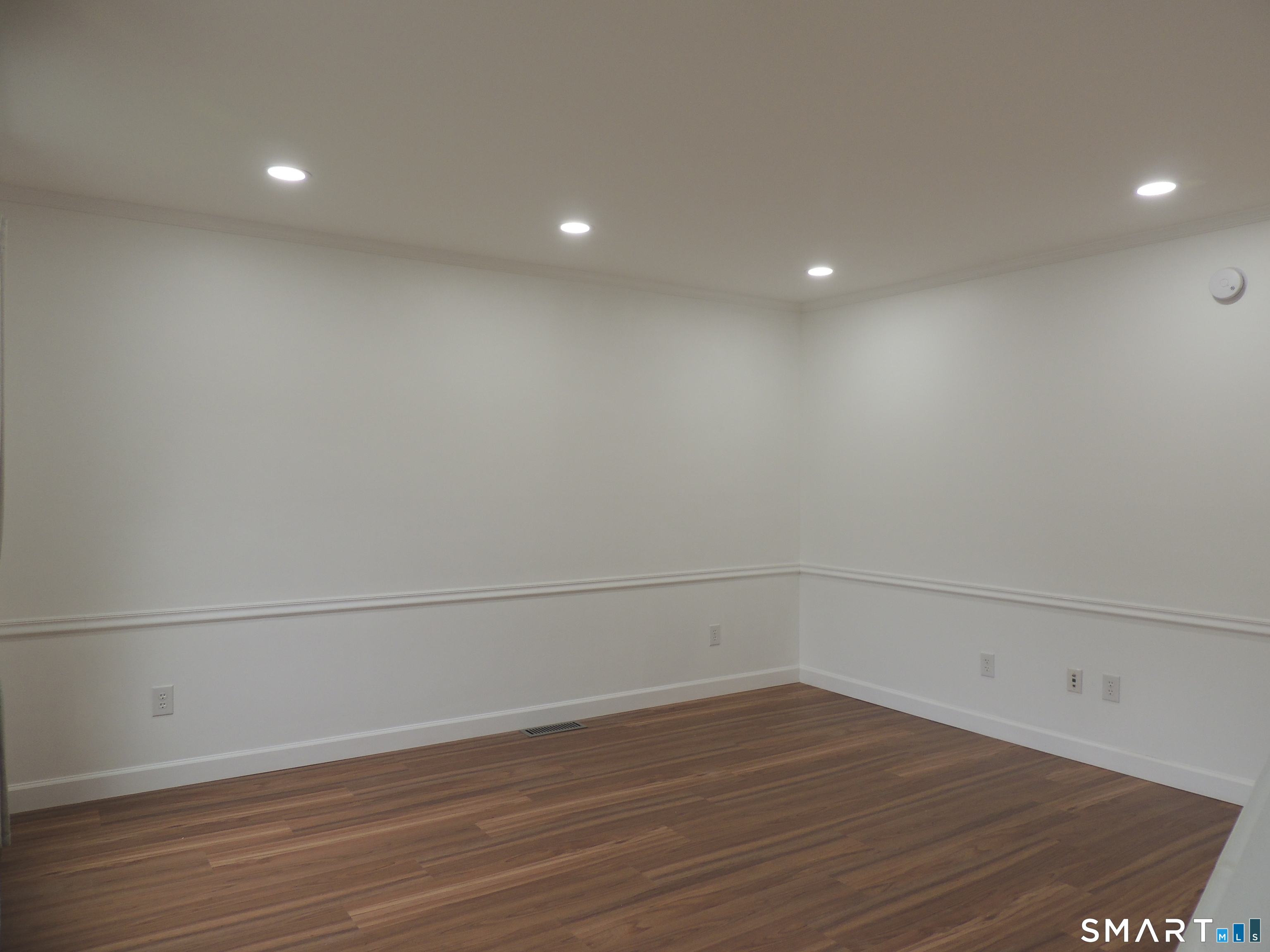 241 Branford Road, Unit 256 North Branford, CT 06471 - Photo 6 of 37 Spacious LR/recessed lighting
