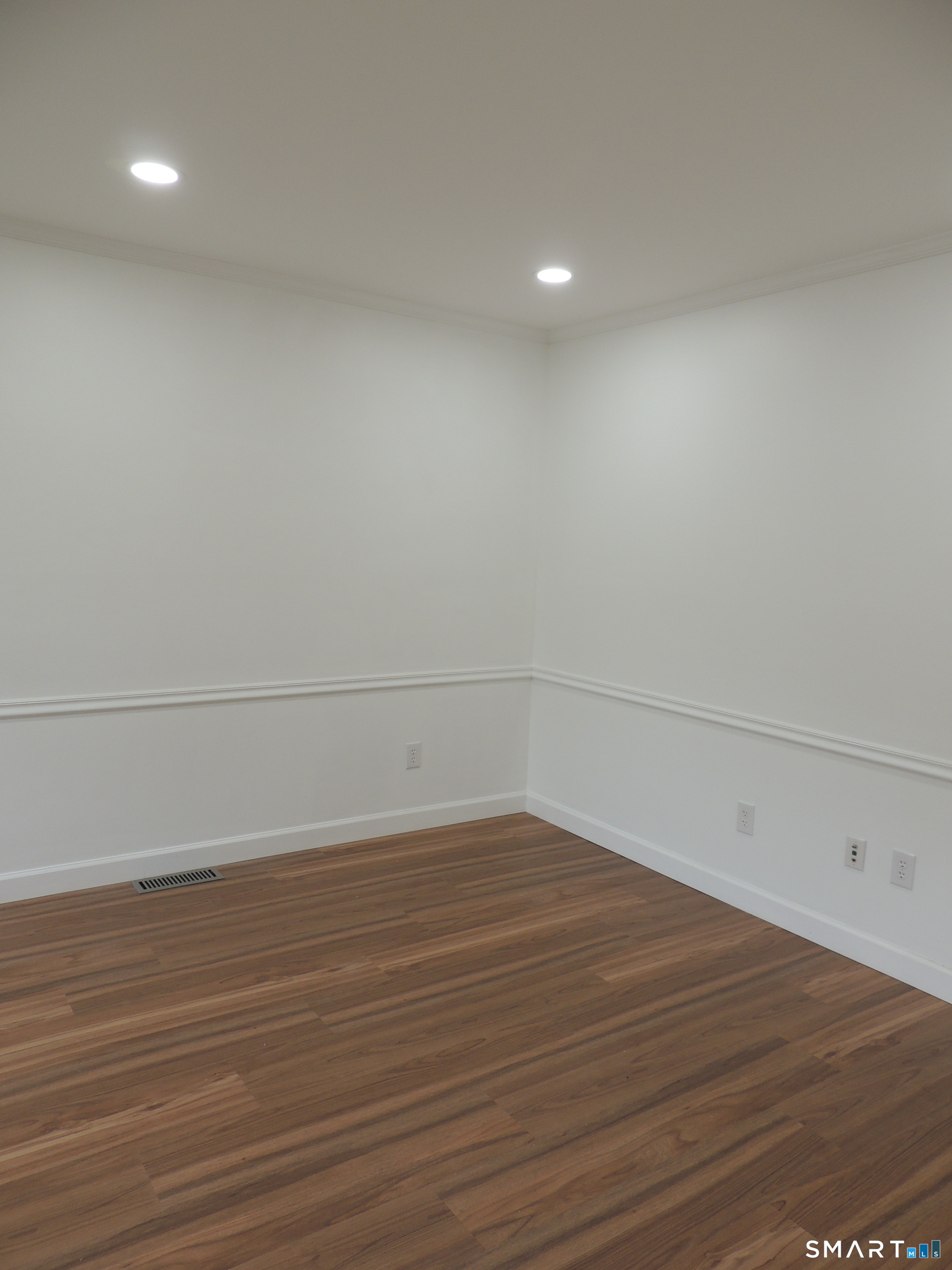 241 Branford Road, Unit 256 North Branford, CT 06471 - Photo 9 of 37 Living room