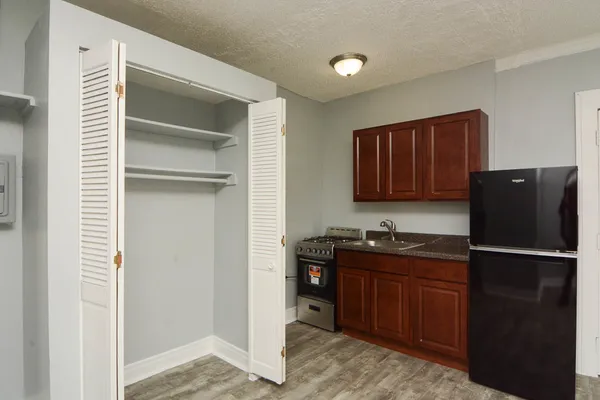 $1,025 | 4735 North Beacon Street, Unit 206, Chicago, IL 60640