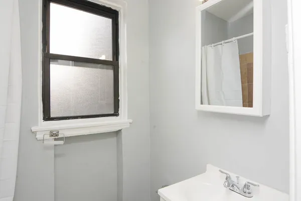 $1,025 | 4735 North Beacon Street, Unit 206, Chicago, IL 60640