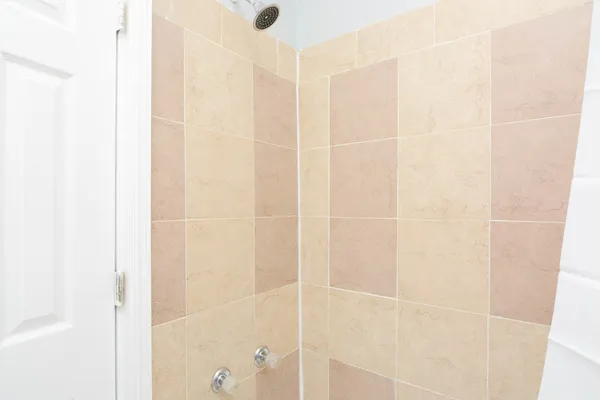 $1,025 | 4735 North Beacon Street, Unit 206, Chicago, IL 60640