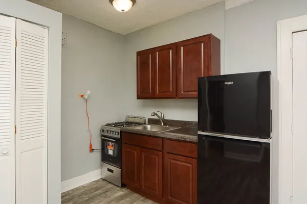 $1,025 | 4735 North Beacon Street, Unit 206, Chicago, IL 60640