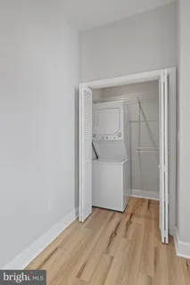a view of livingroom with furniture