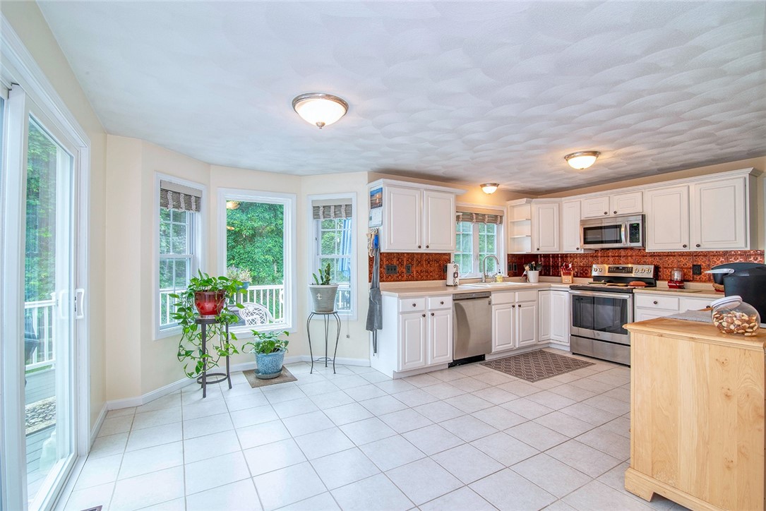 5018 Old Post Road Charlestown, RI 02813 - Photo 3 of 21