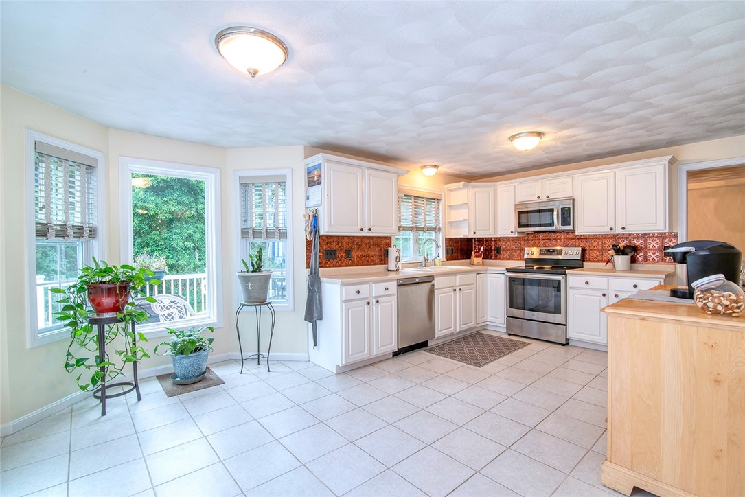 5018 Old Post Road Charlestown, RI 02813 - Photo 4 of 21