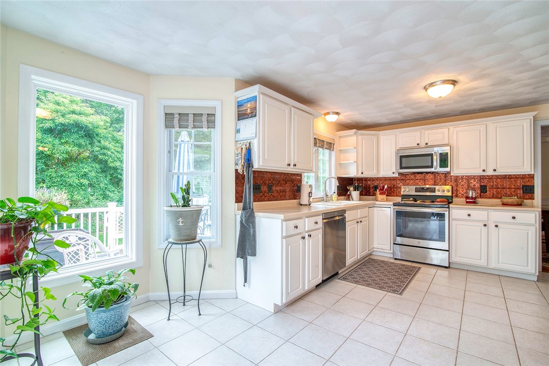 5018 Old Post Road Charlestown, RI 02813 - Photo 5 of 21