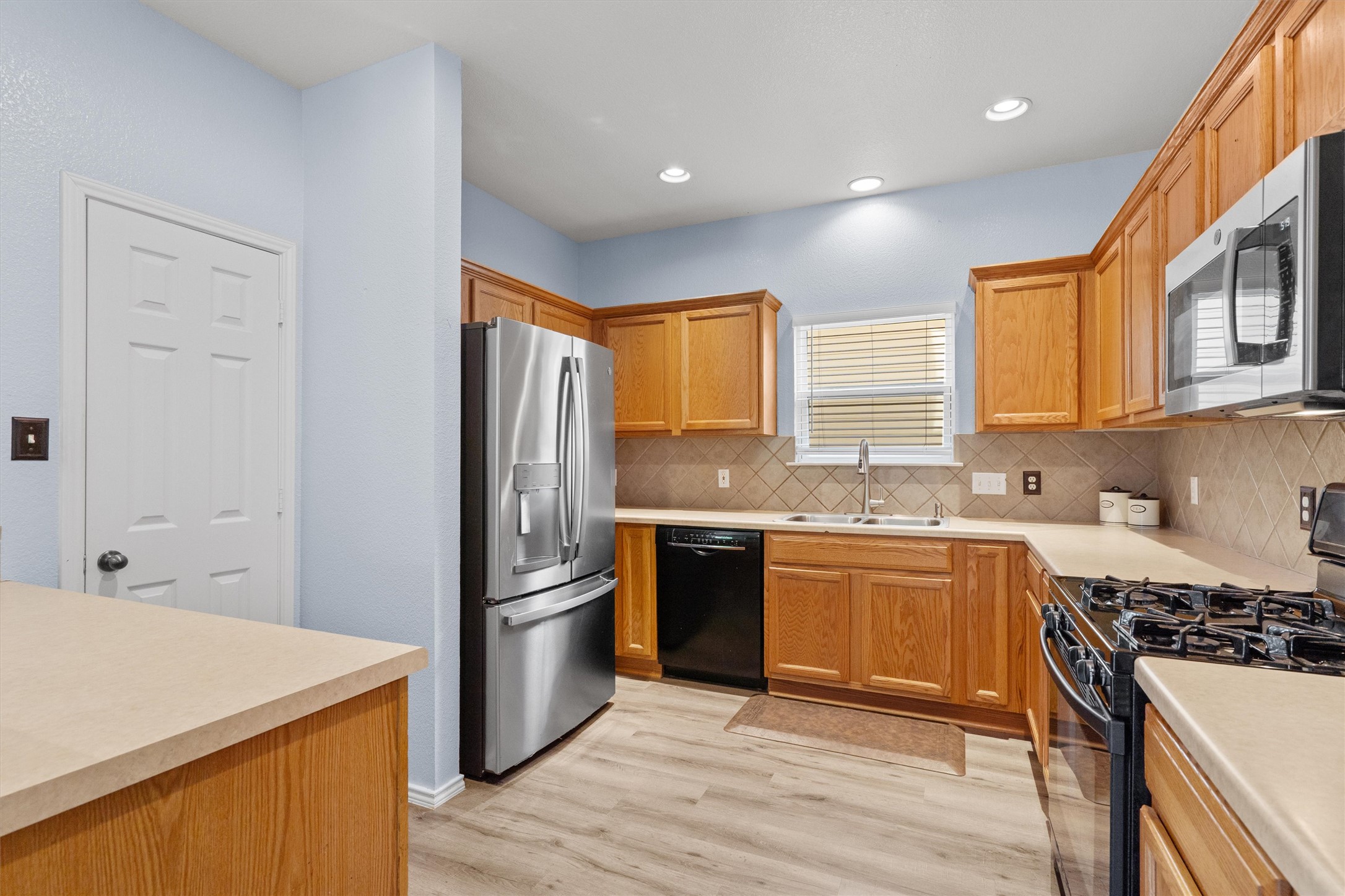 1833 Thompson Trail Round Rock, TX 78664 - Photo 9 of 40 Culinary creations come to life in this kitchen, featuring light wood cabinetry and resilient flooring.