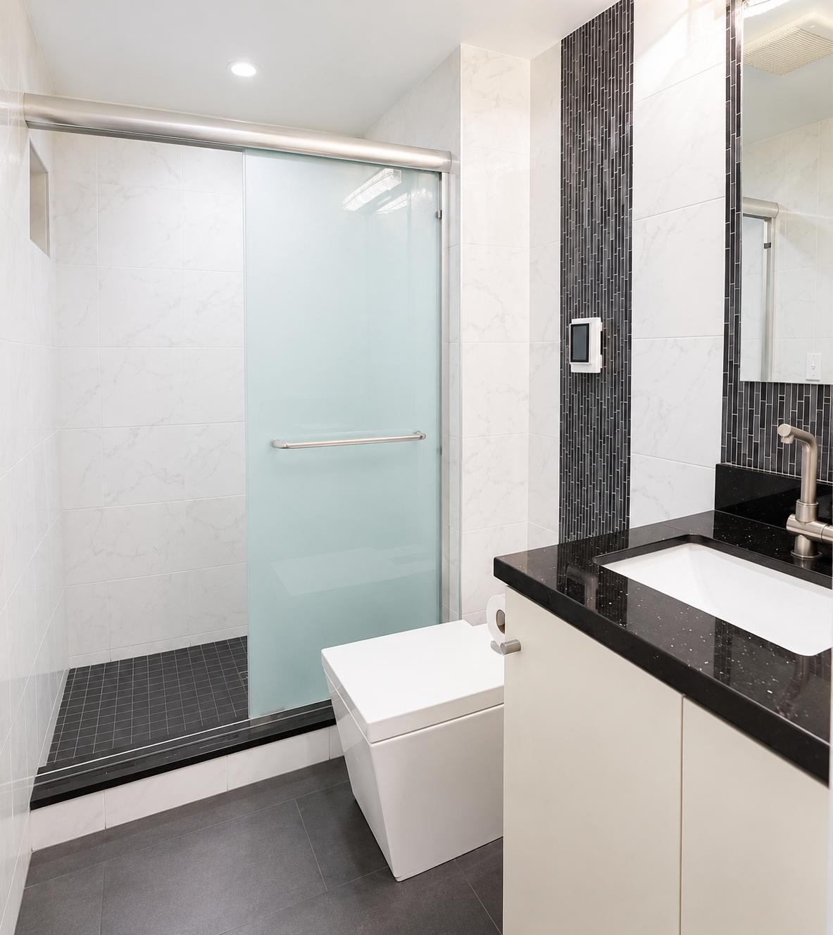 9880 Marina Boulevard, Unit 1520 Boca Raton, FL 33428 - Photo 18 of 36 Guest Bathroom