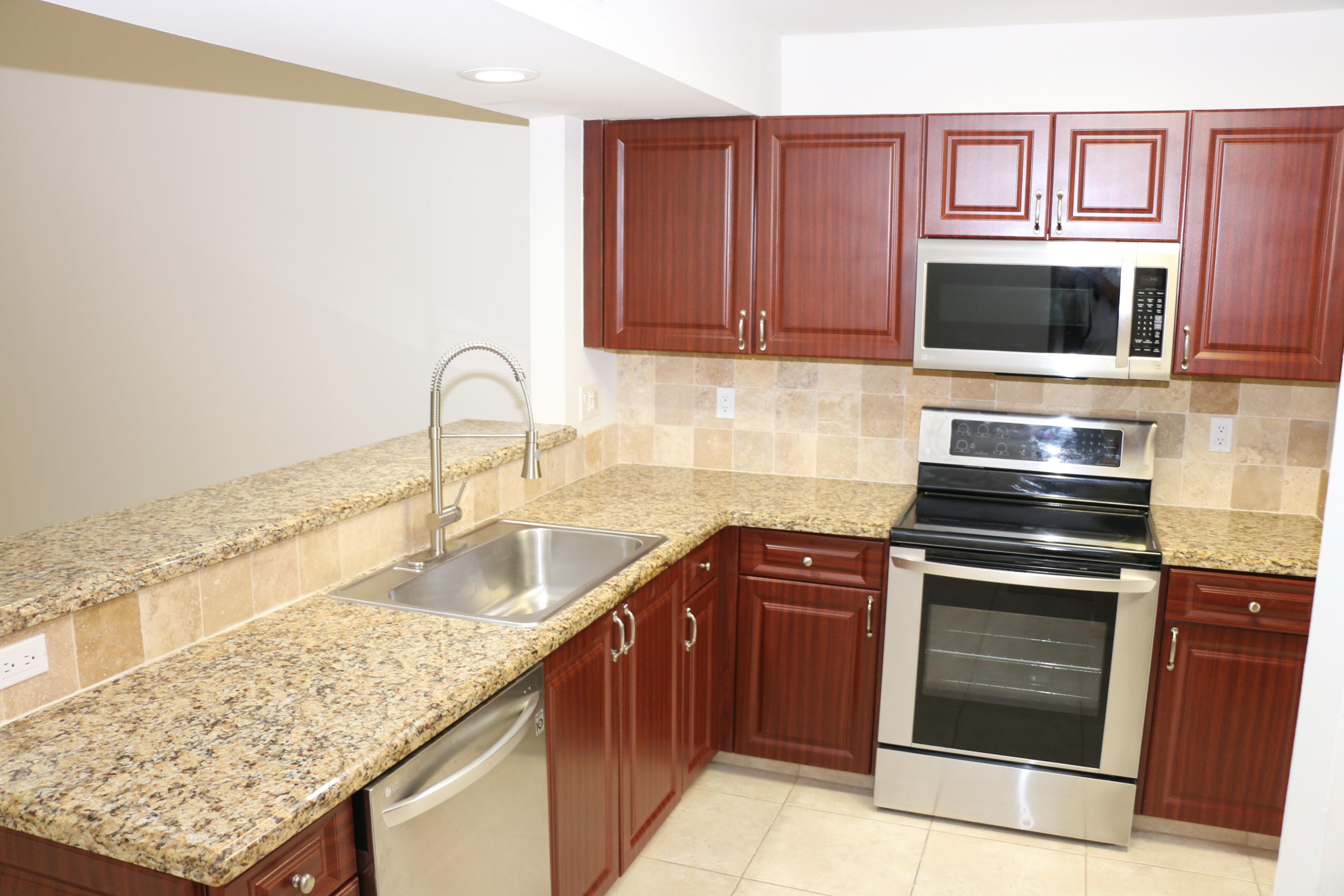 10275 Hidden Springs Court Boca Raton, FL 33498 - Photo 3 of 21 IMG_6113