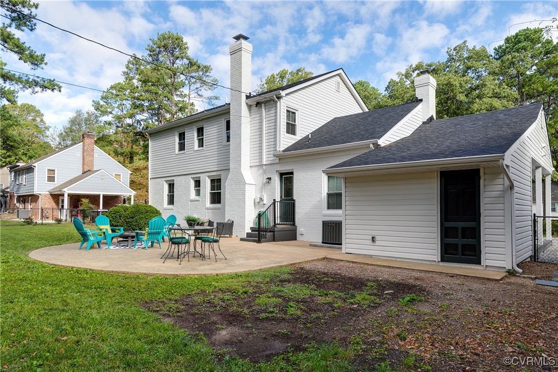 10231 Epsilon Road Richmond, VA 23235 - Photo 38 of 42 a front view of a house with a garden and patio