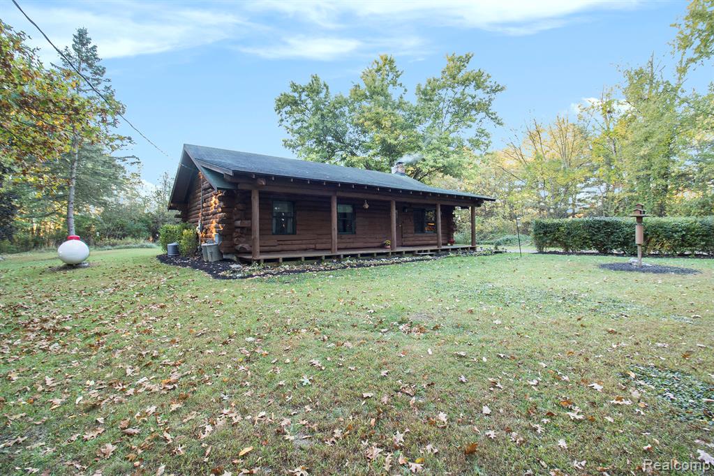 4166 Sweet Road Howell, MI 48843 - Photo 3 of 33