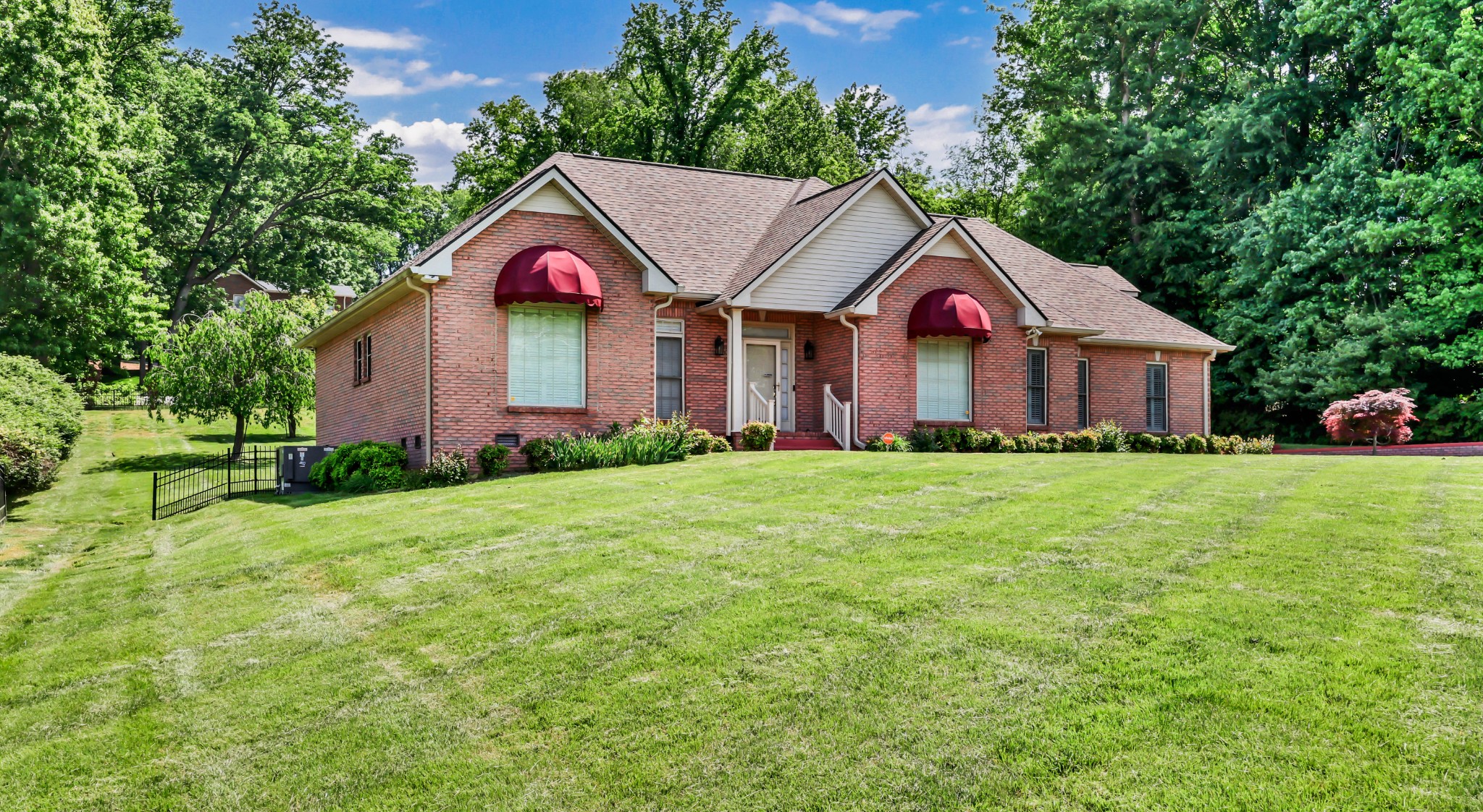 453 Stonemeadow Road Clarksville, TN 37043 - Photo 4 of 33