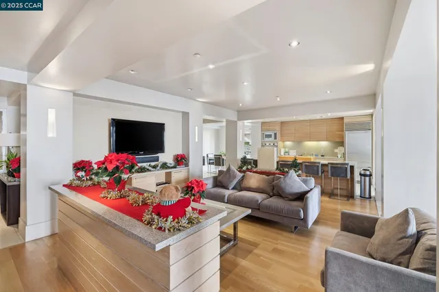 $860,000 | 1655 North California Boulevard, Unit 214, Walnut Creek, CA 94596