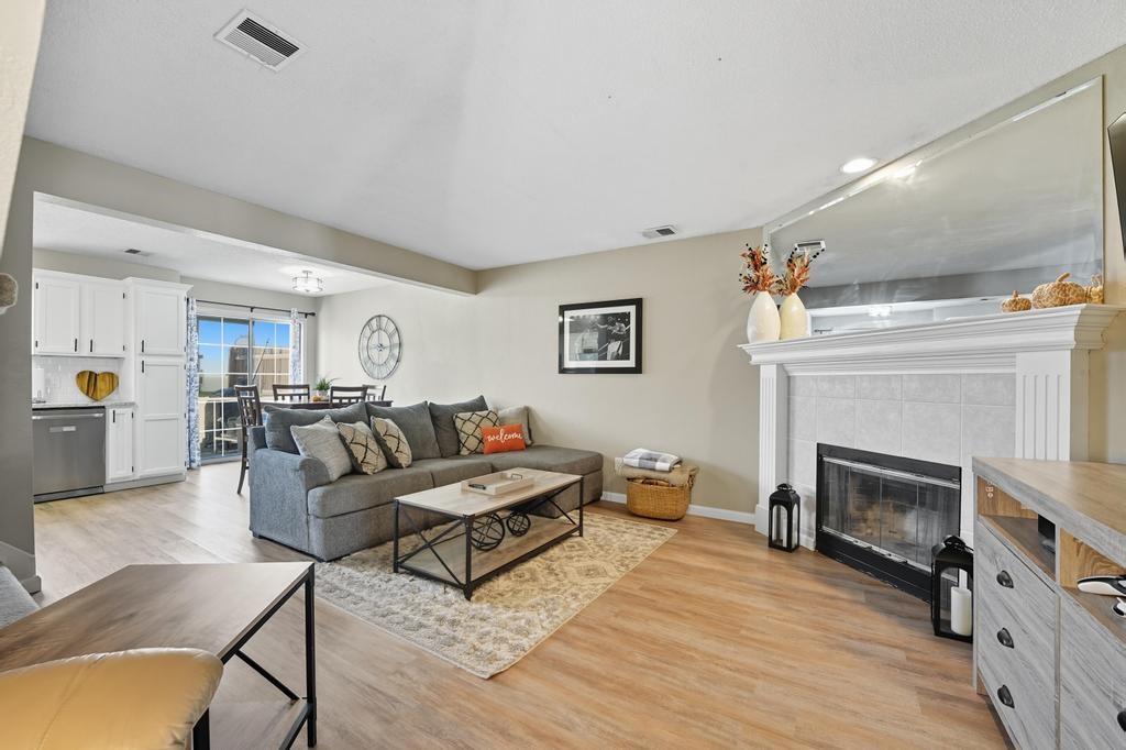 5623 Northwest Sunrise Meadow Circle Lee's Summit, MO 64064 - Photo 6 of 24