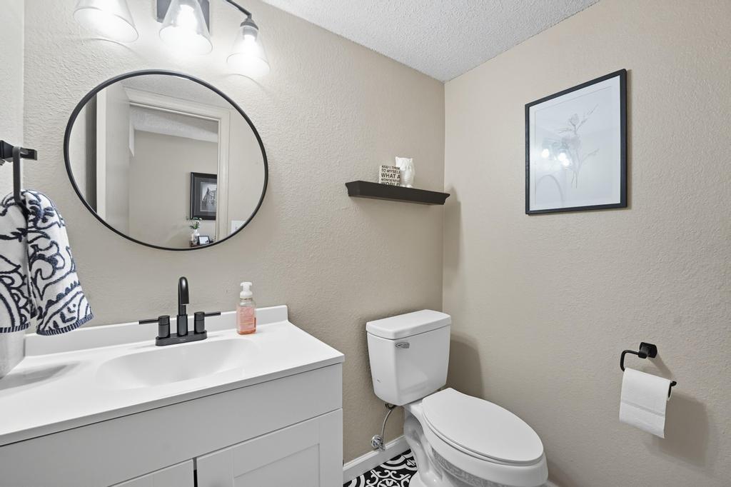 5623 Northwest Sunrise Meadow Circle Lee's Summit, MO 64064 - Photo 9 of 24