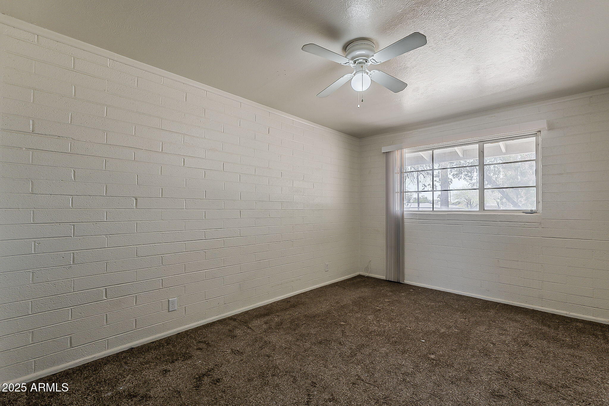 6225 North 10th Place Phoenix, AZ 85014 - Photo 17 of 32 a view of an empty room with a window
