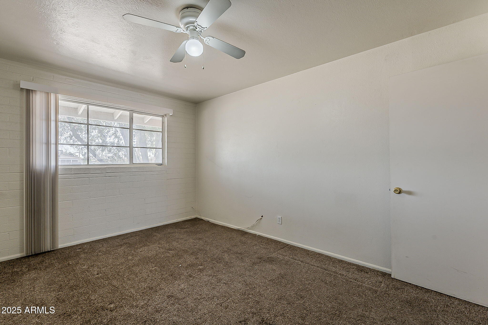 6225 North 10th Place Phoenix, AZ 85014 - Photo 18 of 32 an empty room with windows and fan