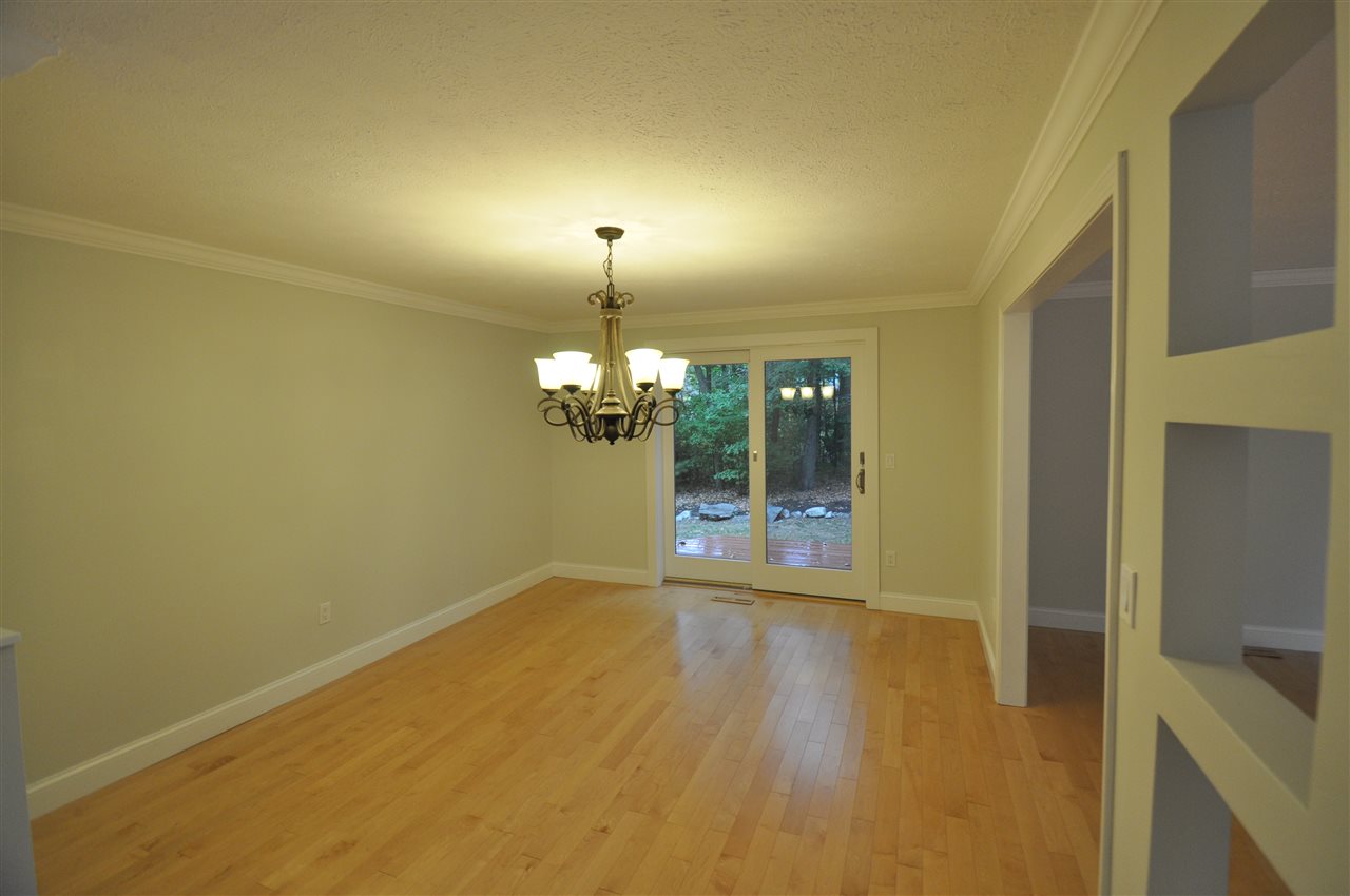 12 Mid. Dunstable Road Nashua, NH 03062 - Photo 22 of 40
