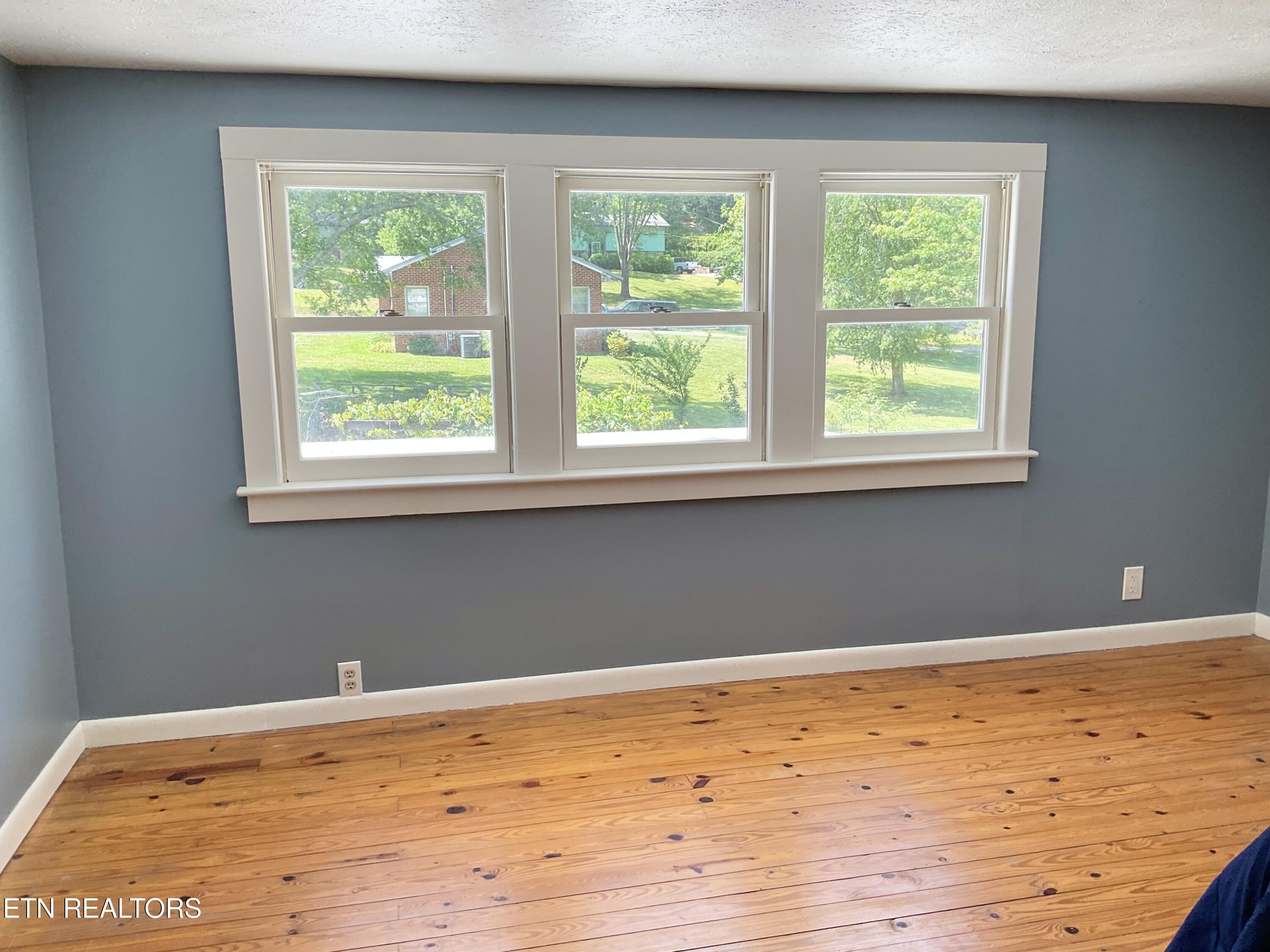 328 Ridgeview Drive Clinton, TN 37716 - Photo 26 of 45 Lots of natural light