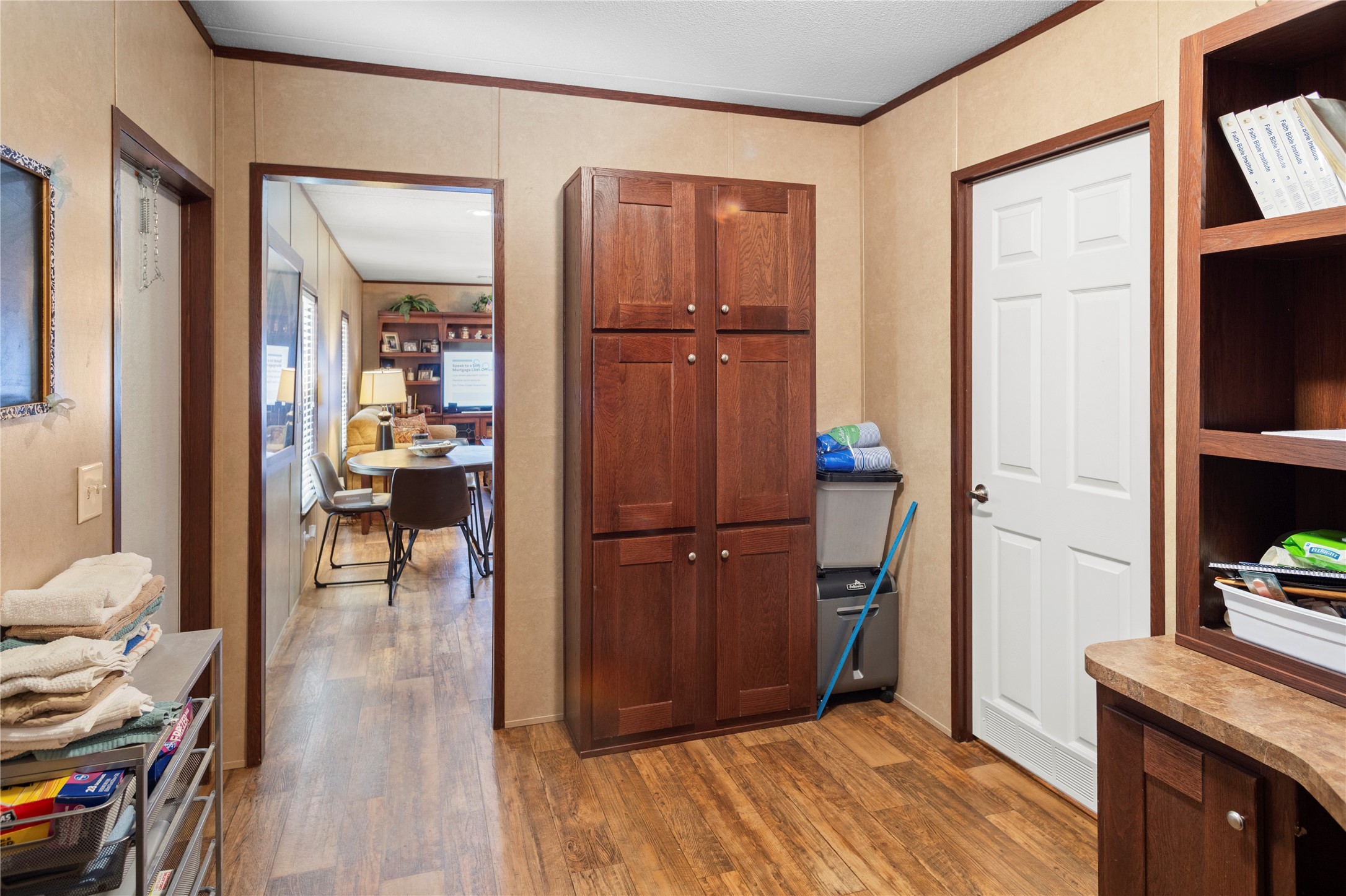 375 Chestnut Bnd Street Huntsville, TX 77320 - Photo 11 of 35 a view of kitchen with furniture and wooden floor