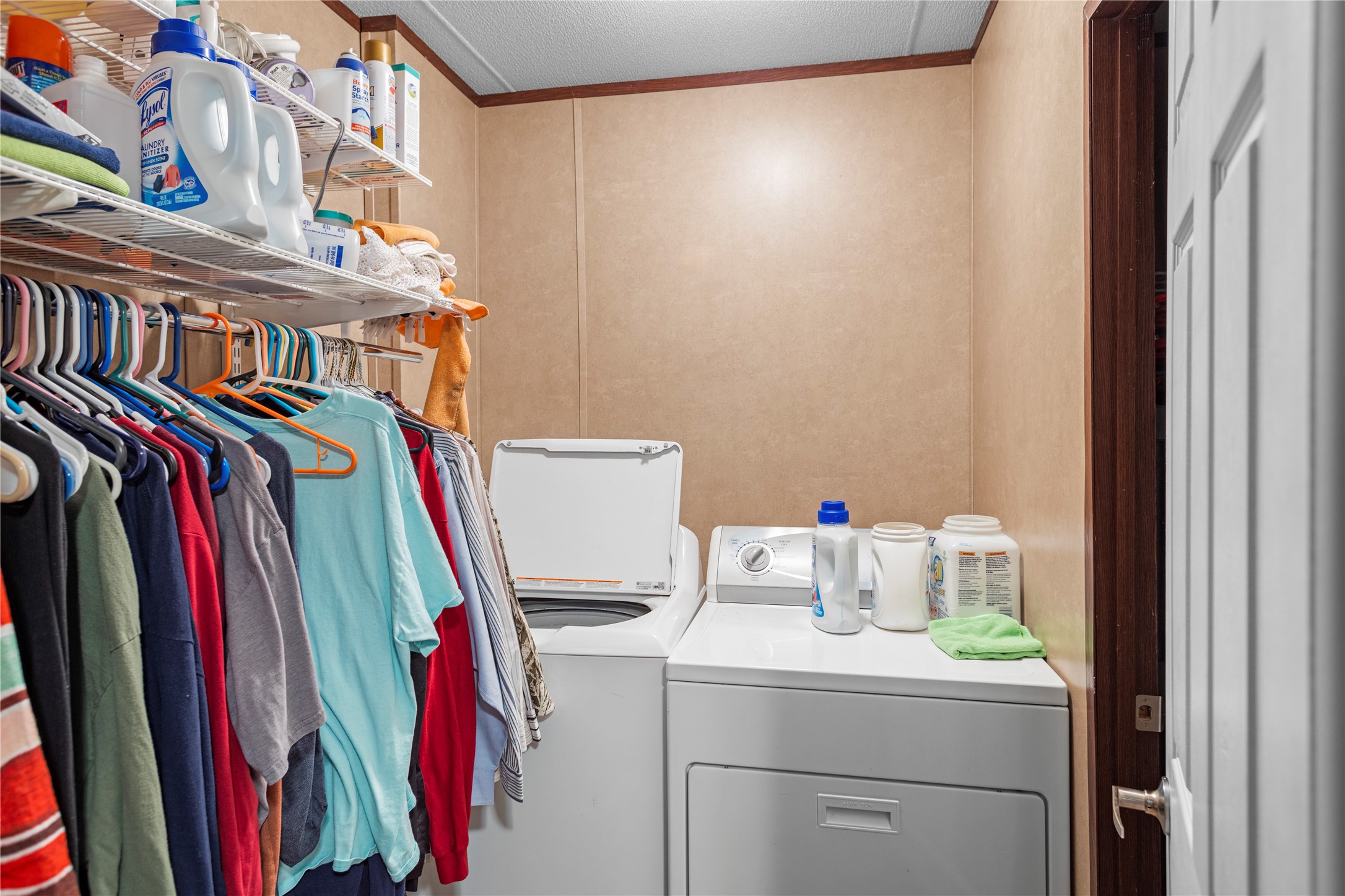 375 Chestnut Bnd Street Huntsville, TX 77320 - Photo 13 of 35 a utility room with dryer and washer