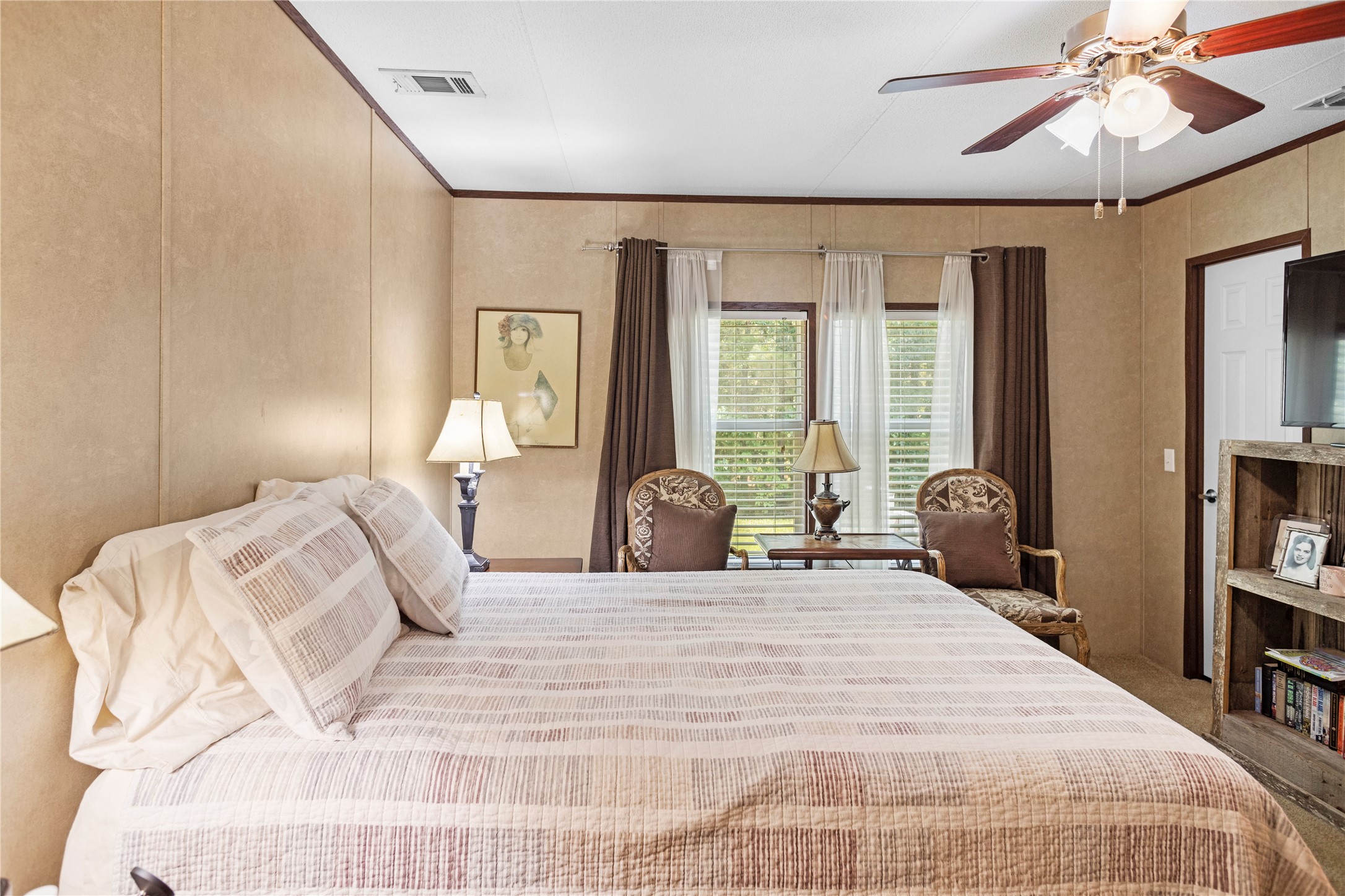 375 Chestnut Bnd Street Huntsville, TX 77320 - Photo 16 of 35 a bedroom with a large bed and a chandelier