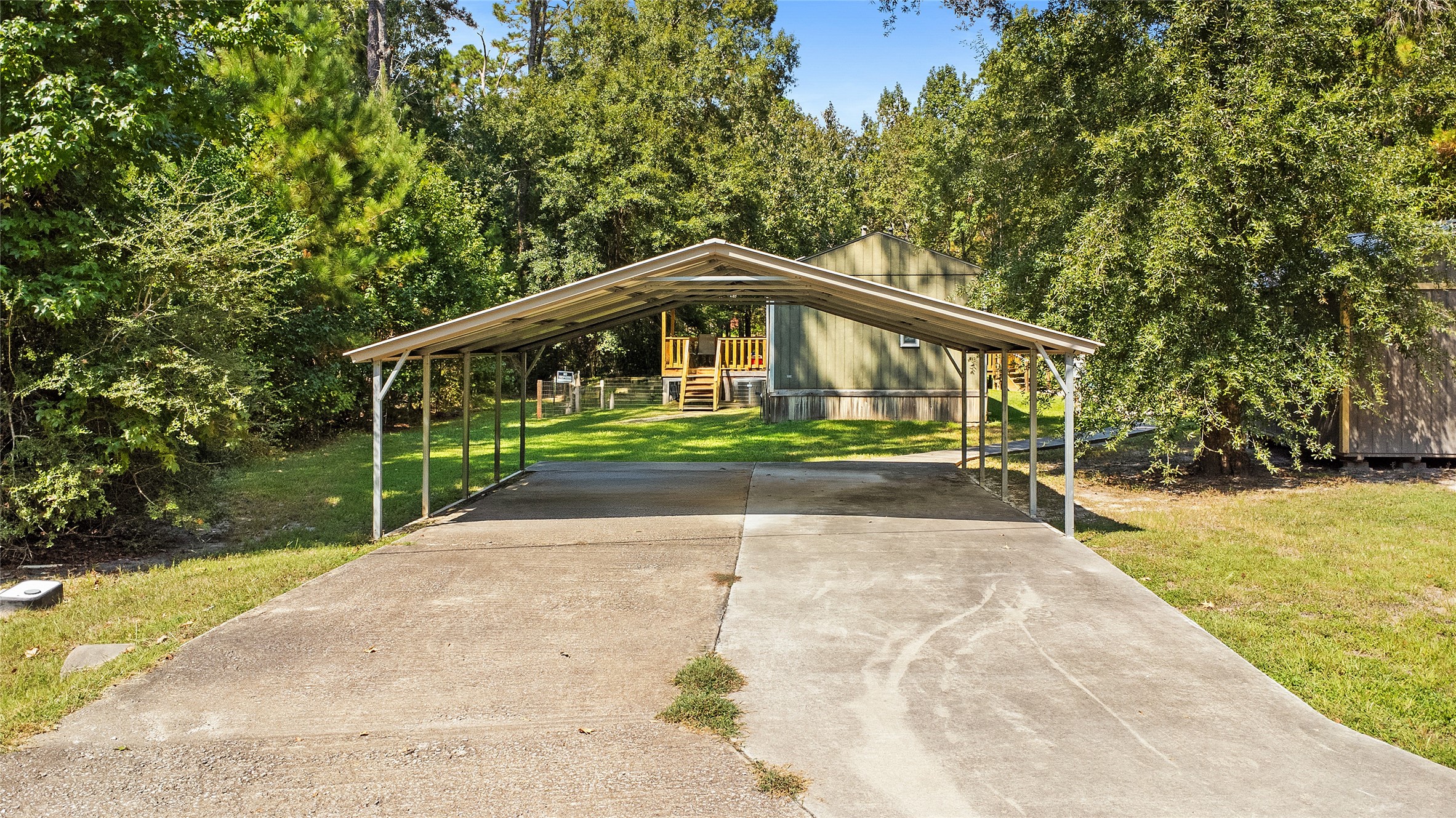 375 Chestnut Bnd Street Huntsville, TX 77320 - Photo 30 of 35 a front view of a house with a yard