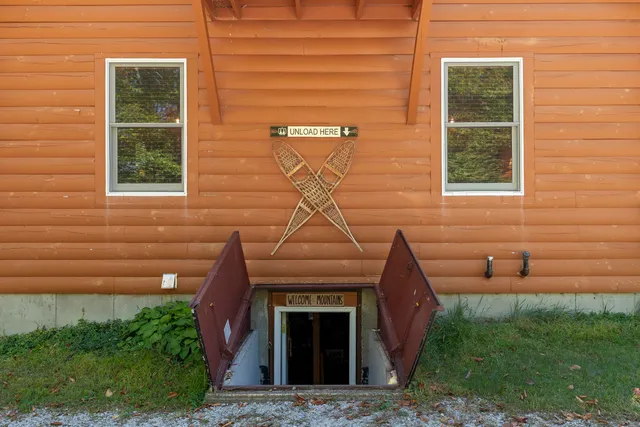 $500,000 | 34 Log Cabin Lane, Greenwood, ME 04255