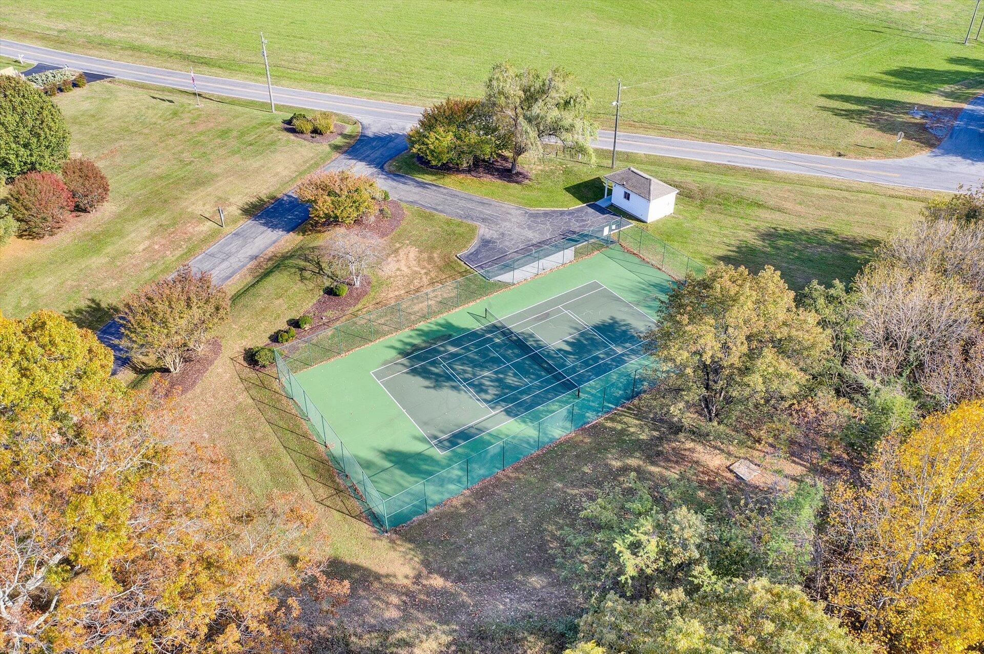 1089 Bluewater Drive, Unit 305 Moneta, VA 24121 - Photo 40 of 41 a view of a yard