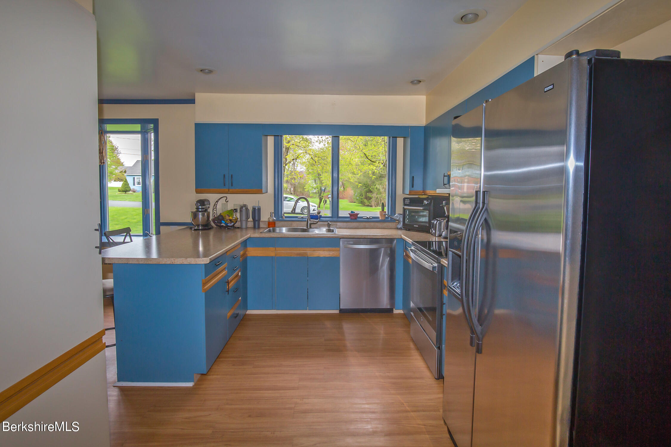 21 Roberta Road Pittsfield, MA 01201 - Photo 14 of 53 Kitchen