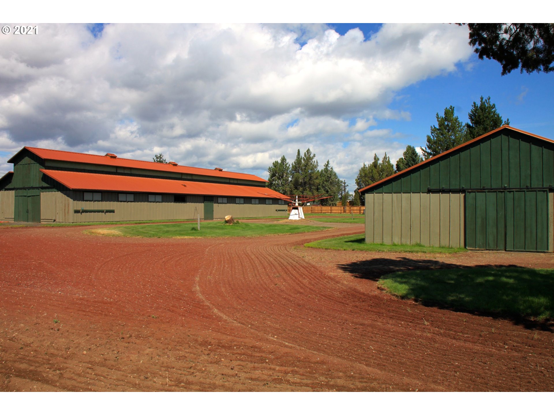 68760 George Cyrus Road Sisters, OR 97759 - Photo 3 of 31 Gallery Image 3
