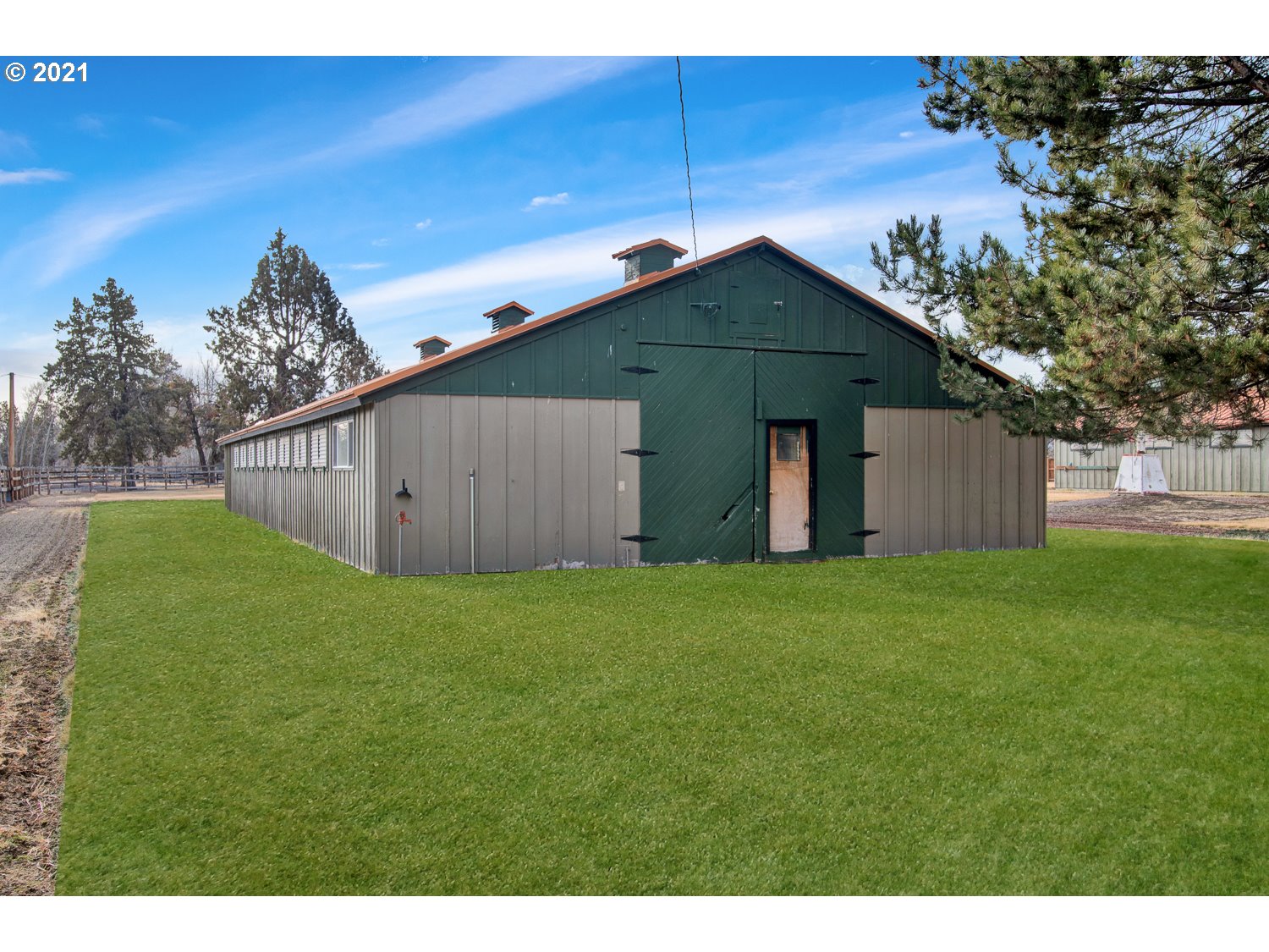 68760 George Cyrus Road Sisters, OR 97759 - Photo 6 of 31 Gallery Image 6