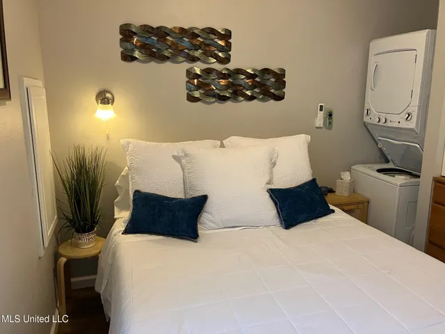 $175,000 | 305 South Cleveland Avenue, Long Beach, MS 39560