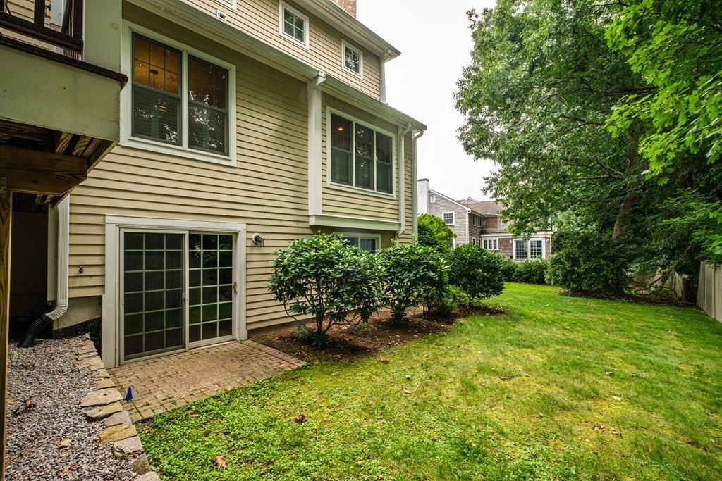 11 Bobolink Road Wellesley, MA 02481 - Photo 13 of 38