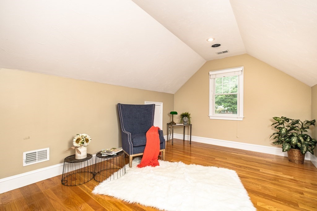 11 Bobolink Road Wellesley, MA 02481 - Photo 16 of 38