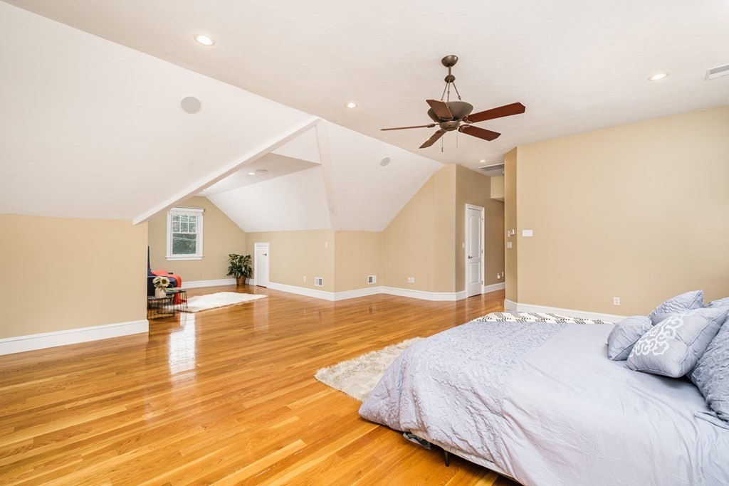 11 Bobolink Road Wellesley, MA 02481 - Photo 17 of 38