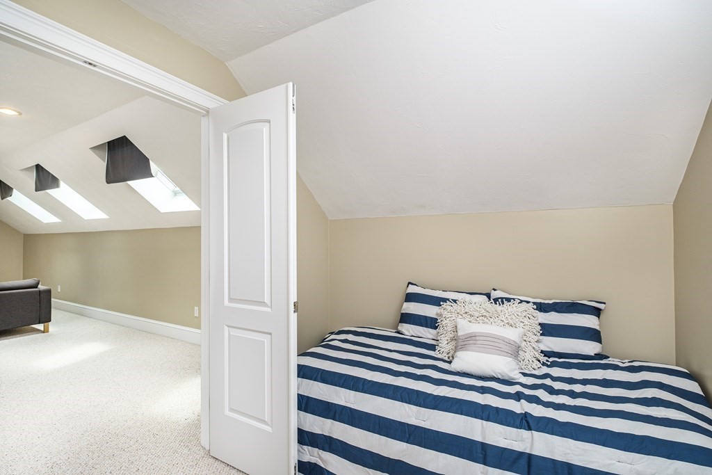 11 Bobolink Road Wellesley, MA 02481 - Photo 33 of 38