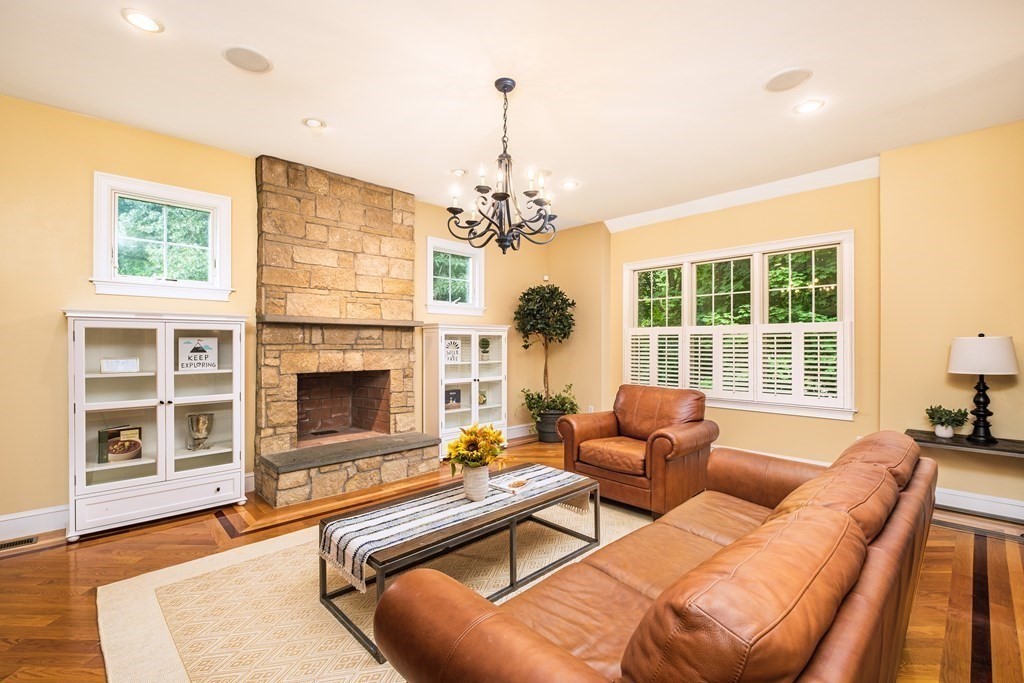 11 Bobolink Road Wellesley, MA 02481 - Photo 4 of 38