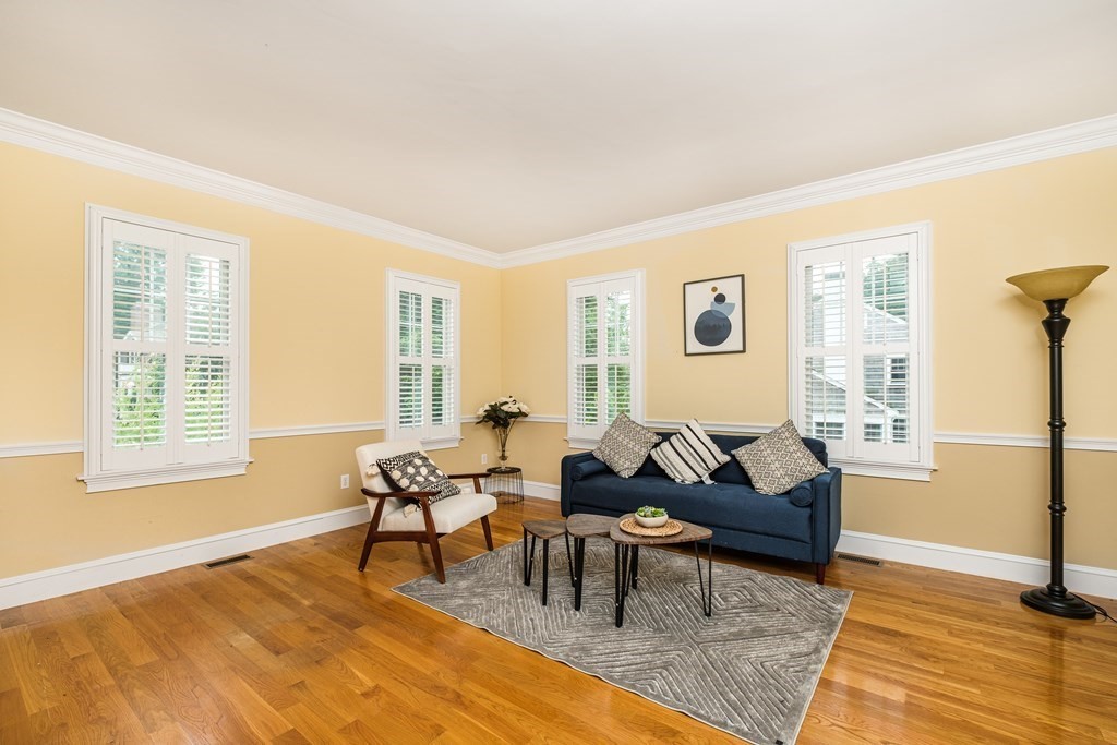 11 Bobolink Road Wellesley, MA 02481 - Photo 9 of 38