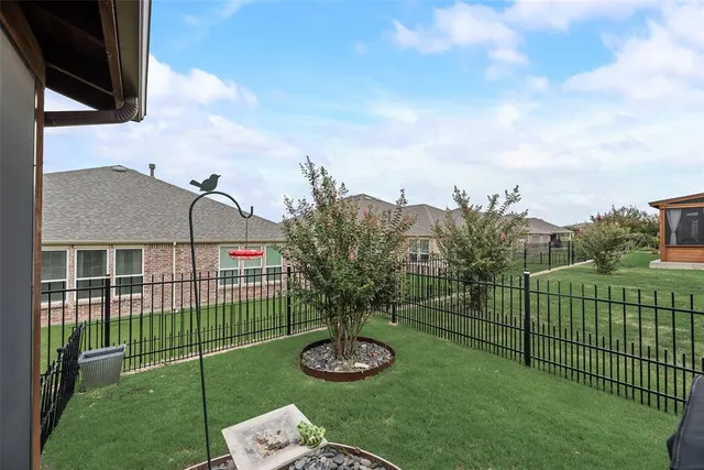 $329,000 | 1001 Memorial Drive, Aubrey, TX 76227